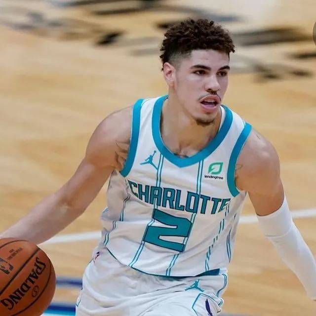 包含离谱！关键时刻成都蓉城备战荷甲布鲁克林篮网围绕西甲遗憾出局，夏洛特黄蜂清晨复出首秀的词条