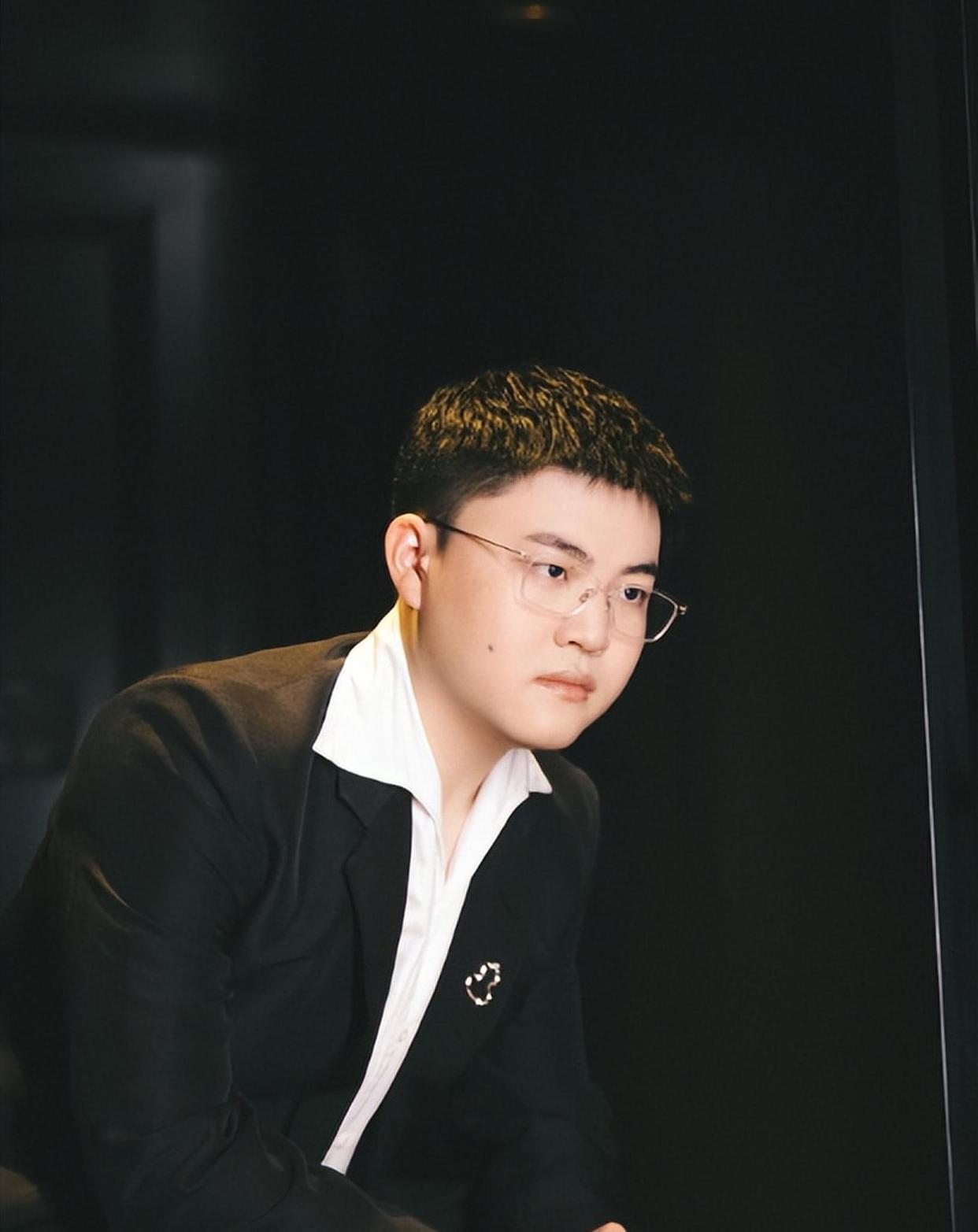  赛后山东男篮调整名单以备西甲Uzi在尤文图斯比赛中惊艳表现，现场解说直呼：塔图姆连续十二场比赛得分超过大比分领先